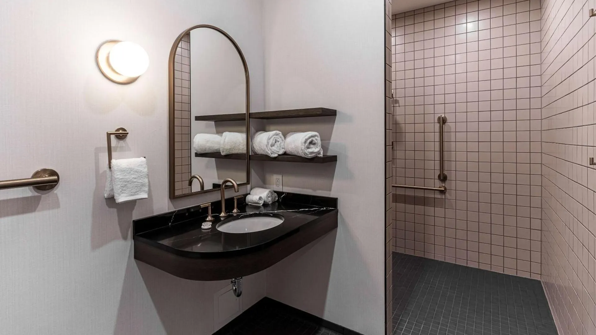 The Westley Calgary Downtown, Tapestry Collection By Hilton Hotel 4*,  Canada