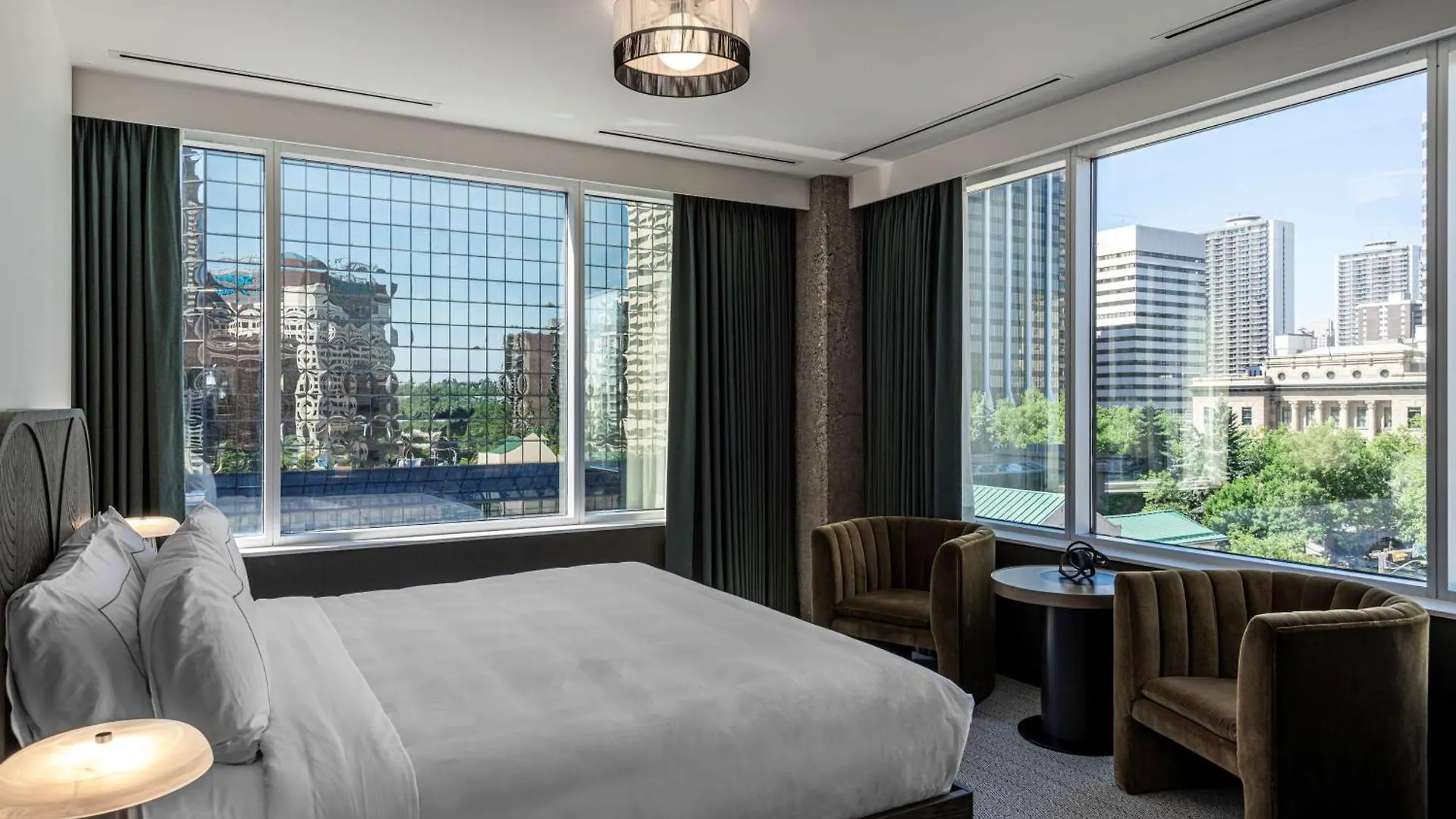 ****  The Westley Calgary Downtown, Tapestry Collection By Hilton Hotel Canada